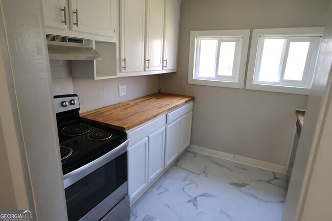 Building Photo - 829 Matheson Rd