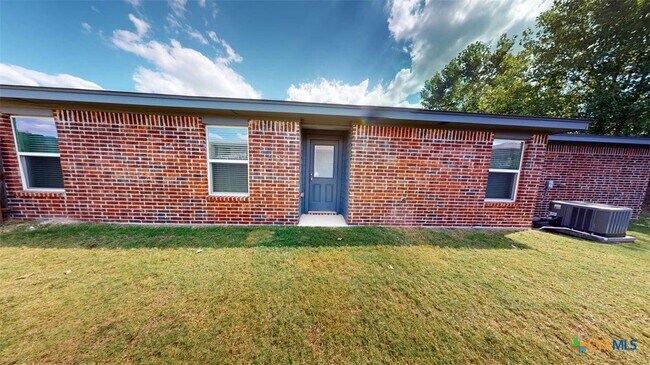 Building Photo - 1608 Tejas Trail