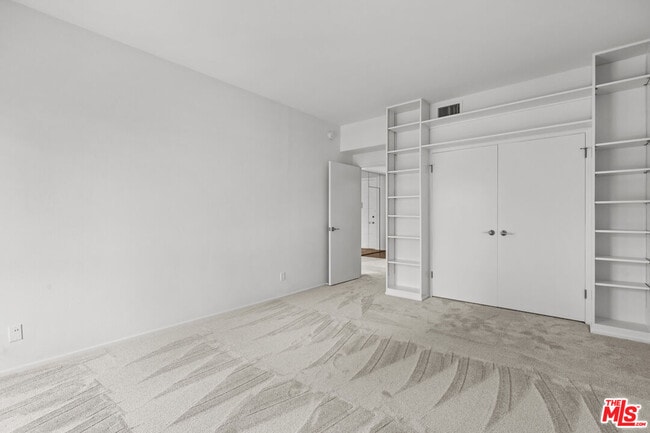 Building Photo - 1167 S Roxbury Dr