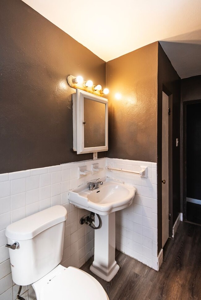 Building Photo - Lovely 2 Bedroom 2 Bathroom Home