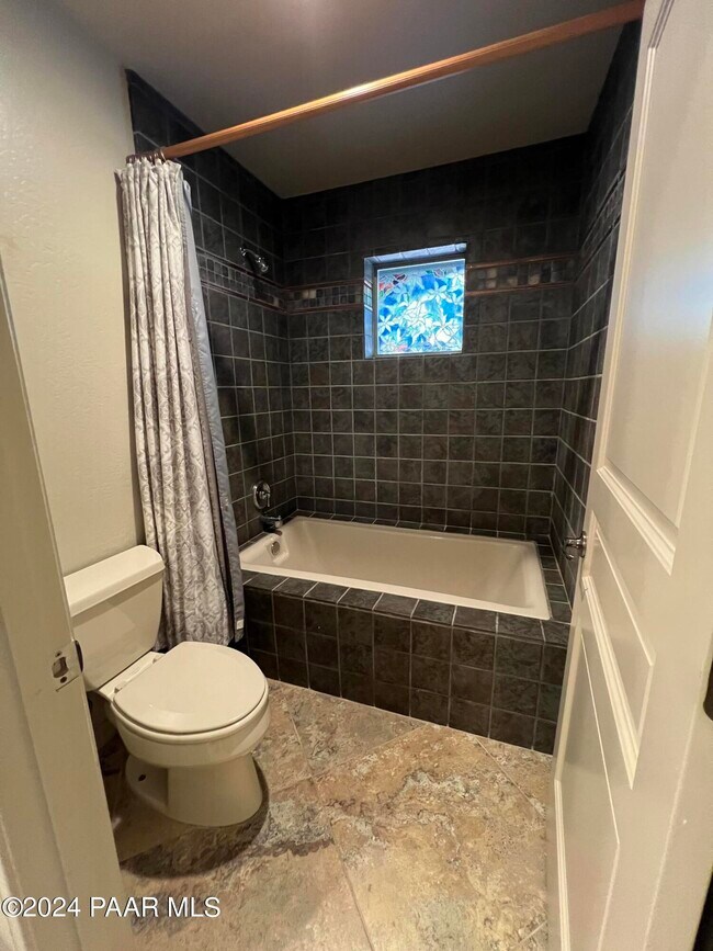 Building Photo - 671 Crosscreek Dr