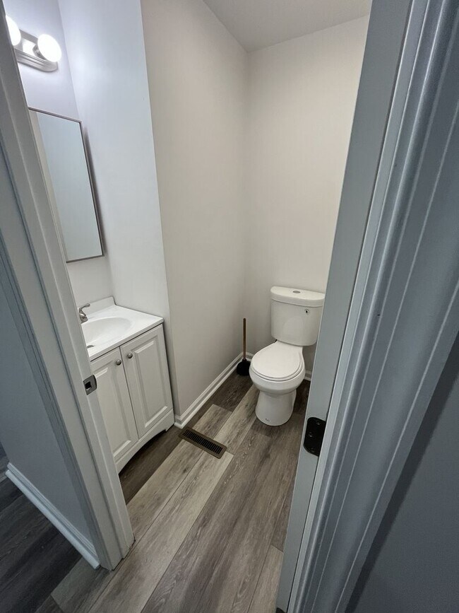 Building Photo - Beautifully Renovated 4 Bedroom | 3.5 Bathroom Home – Modern Finishes & Spacious Layout