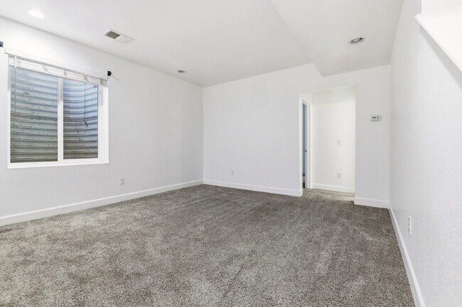 Building Photo - $2,940.95 - 4 Bed, 3 Bath Home in Denver with Central A/C and Fenced in Yard!