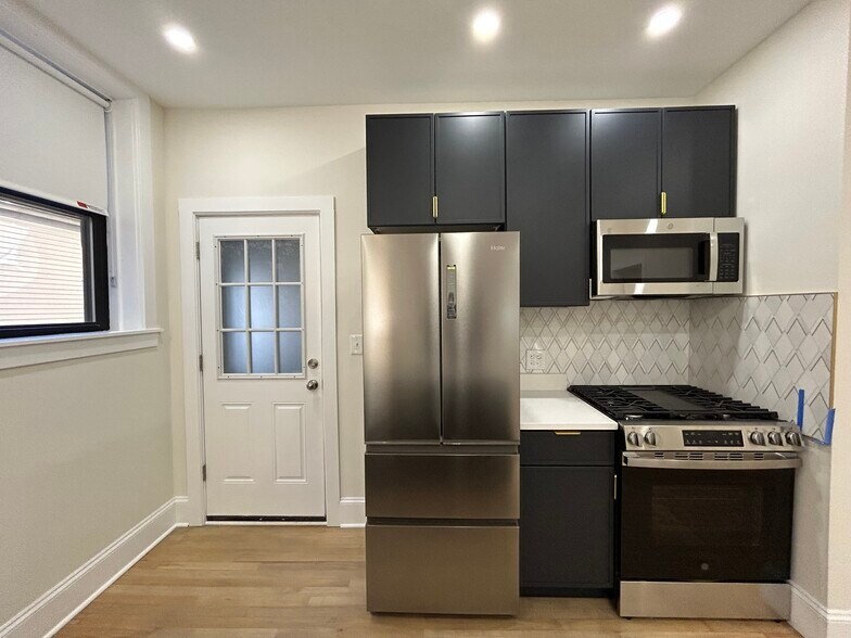 Building Photo - 4636 N Hamilton Ave