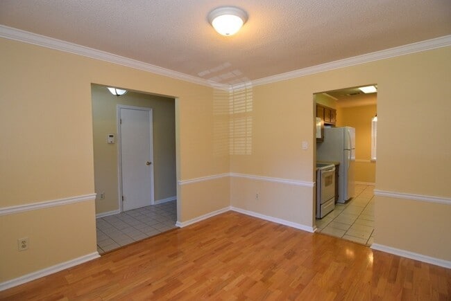Building Photo - 515 Ridgewood Dr