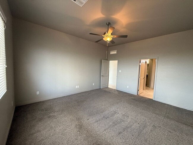 Building Photo - 4 Bedroom in Villa Chaparral!