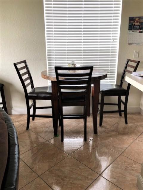 Building Photo - 6204 Santa Margarito Dr