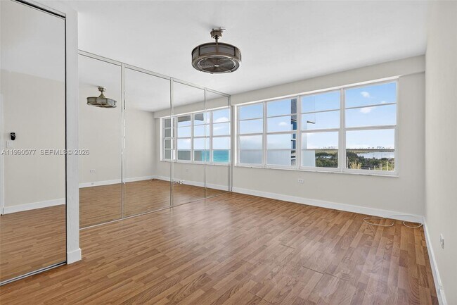 Building Photo - 3111 N Ocean Dr