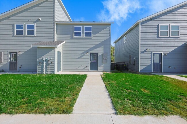 Building Photo - 5822 Grayson St