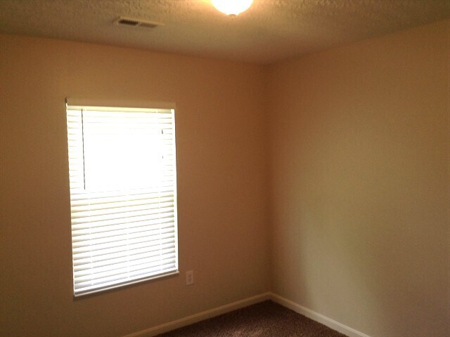 Building Photo - 2027 River Birch Dr