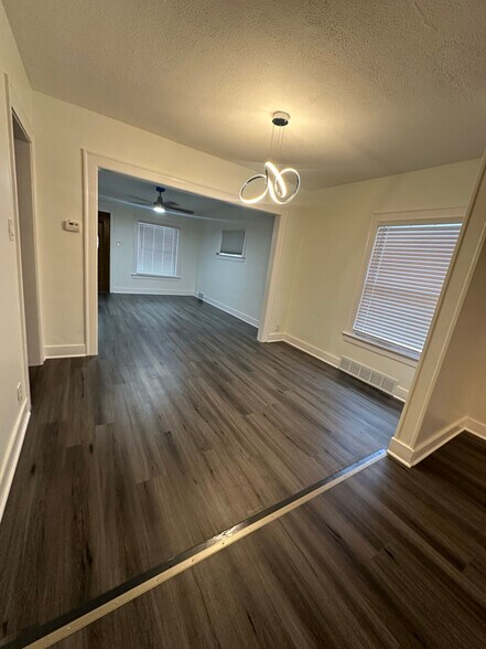 Building Photo - 318 157th St