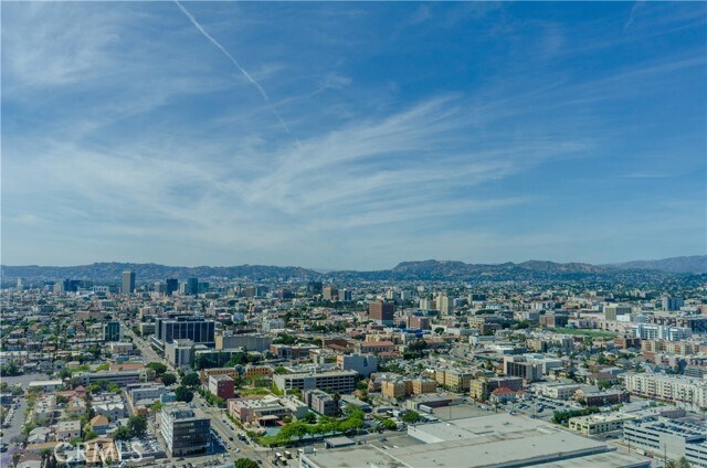 Building Photo - 900 W Olympic Blvd