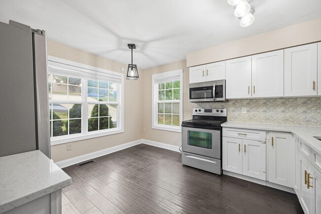 Building Photo - 28 Cherry Laurel Dr
