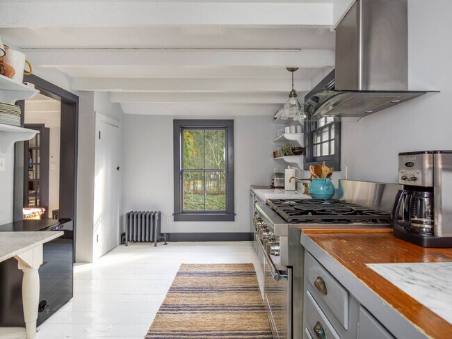 Building Photo - 93 Schellinger Rd