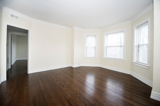 Building Photo - 3701 N Hoyne Ave