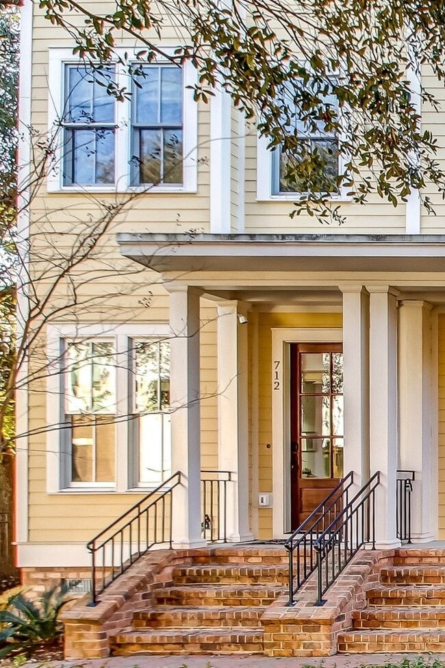 Building Photo - Luxury 3BR Townhome  in Savannah
