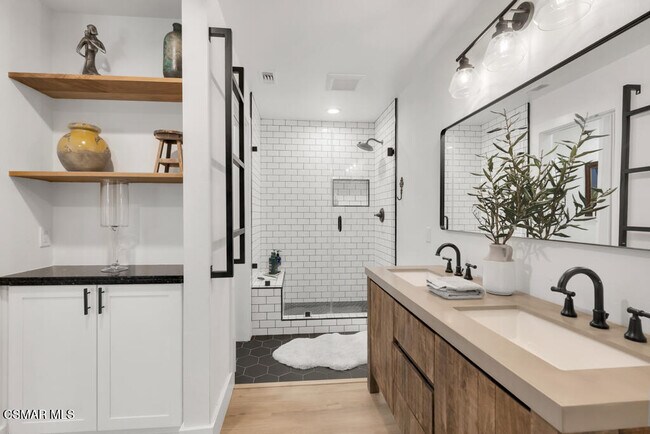 Building Photo - 15290 Bambi Ct