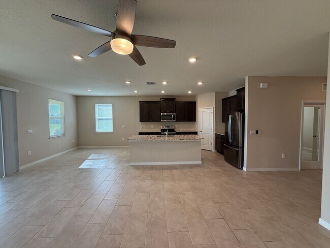 Building Photo - 3 Bedroom 2.5 Bath Single Family Home Prom...