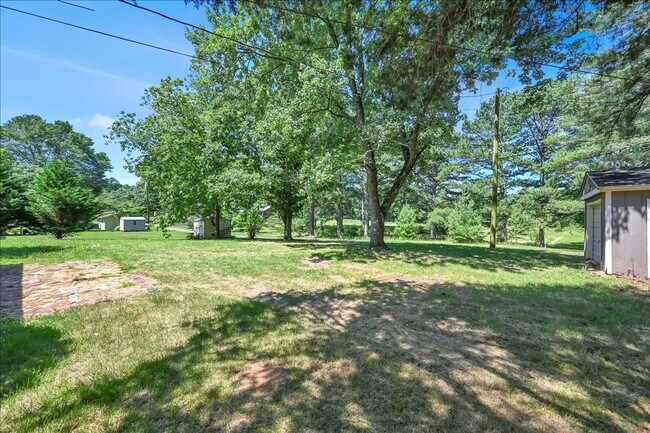 Building Photo - 3 Bedroom, 2 Bath home.