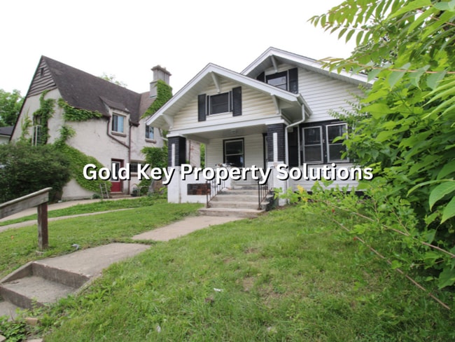 Building Photo - Spacious 3 BR 1 BA House with Dining Room and Fenced Backyard. (SECTION 8 APPROVED)