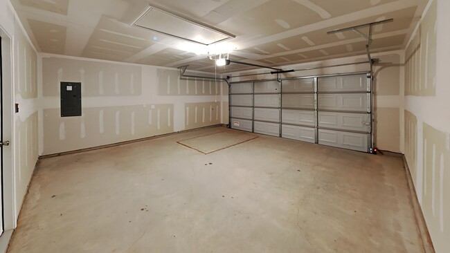 Building Photo - Very Nice 3 bedroom 2 bath home in Yukon s...