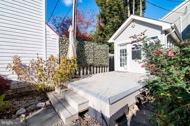 Building Photo - 35 Delaware Ave