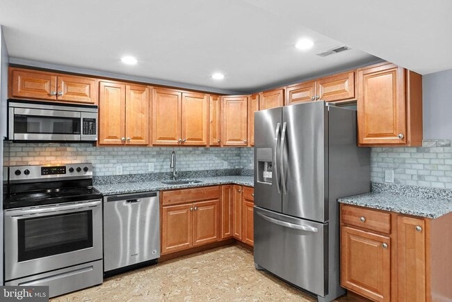 Building Photo - 5937 Avon Dr