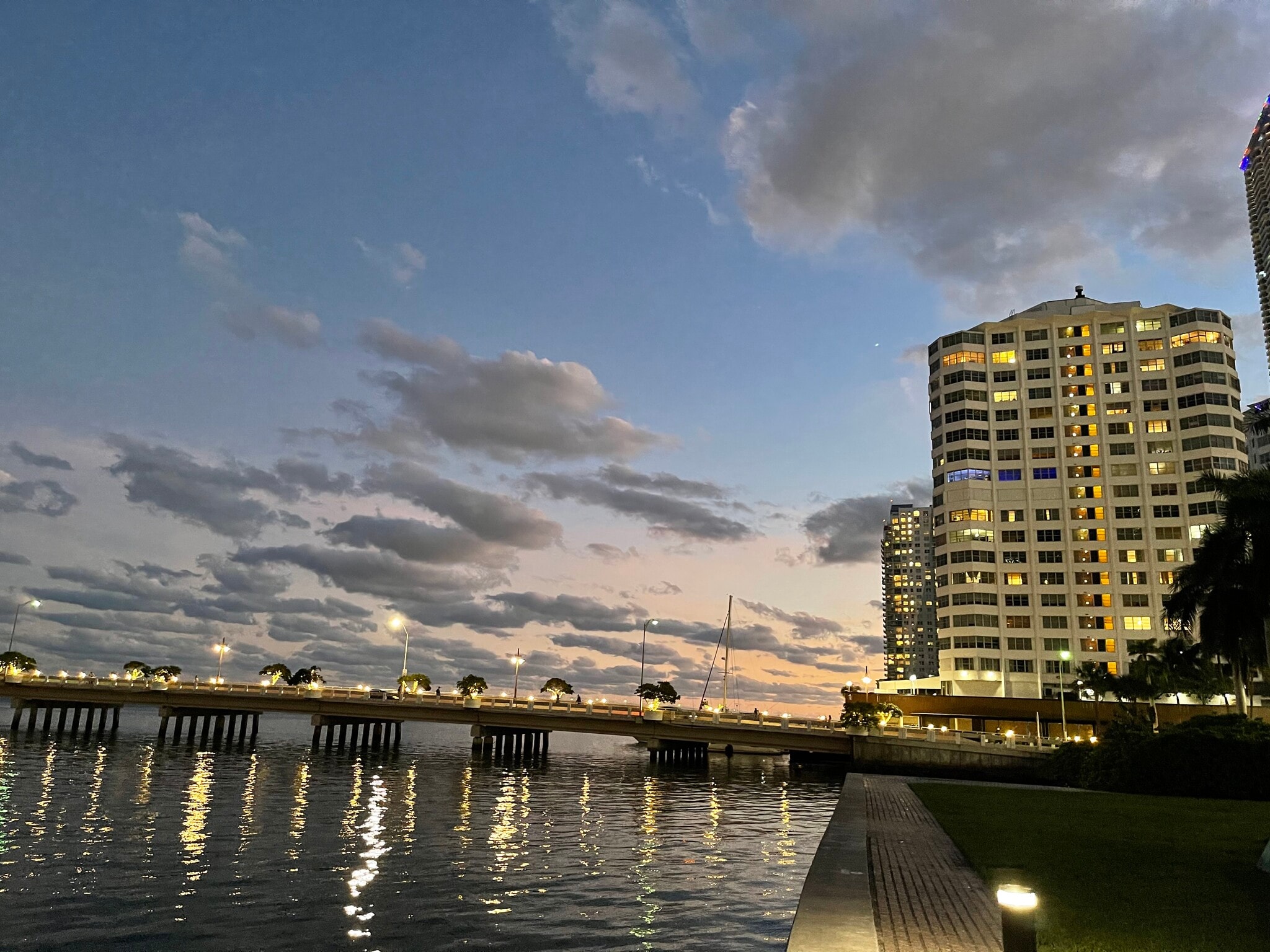 Building Photo - 801 Brickell Bay Dr