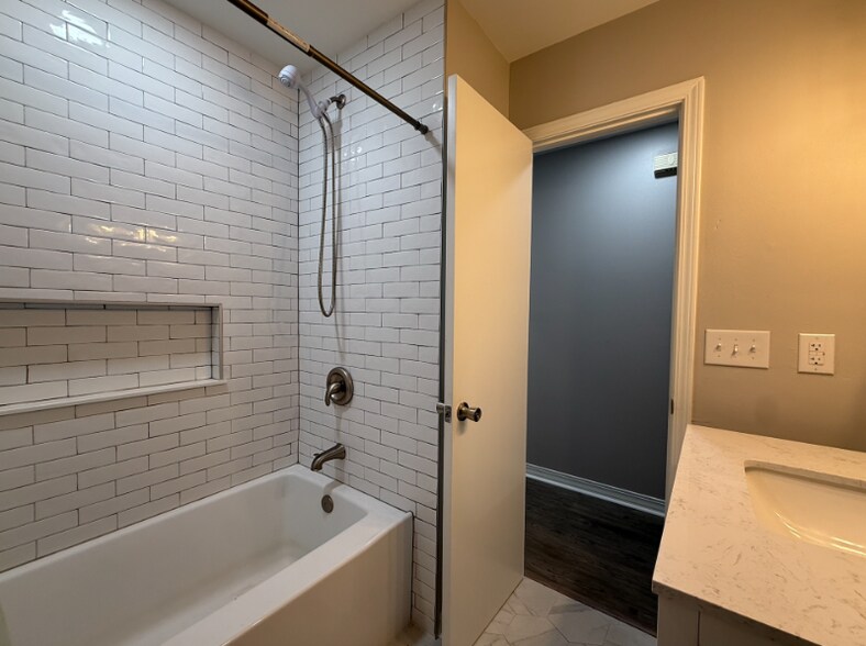 Building Photo - 1810 Valparaiso Blvd