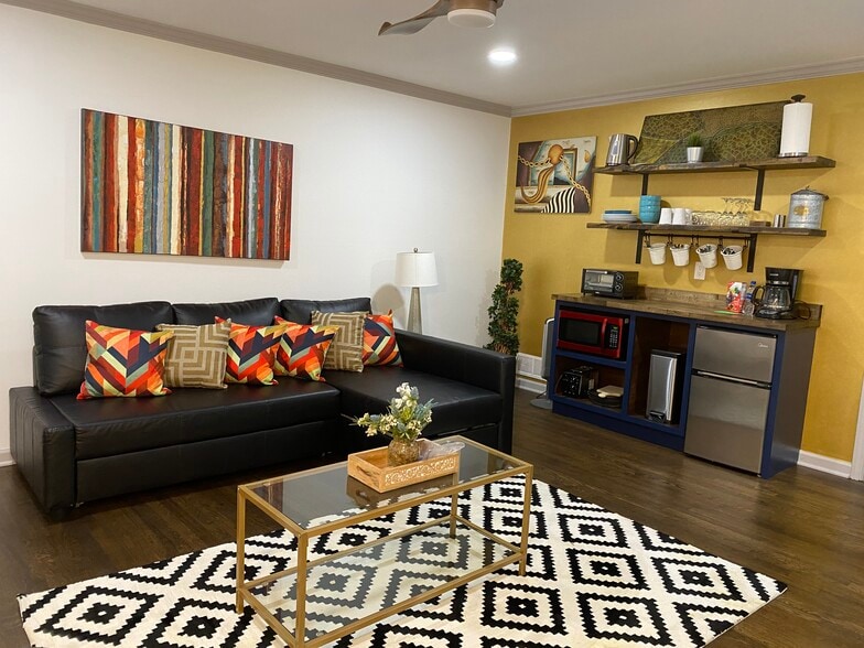 Your personal oasis: lounge, unwind, and make yourself at home. - 5460 Scofield Rd