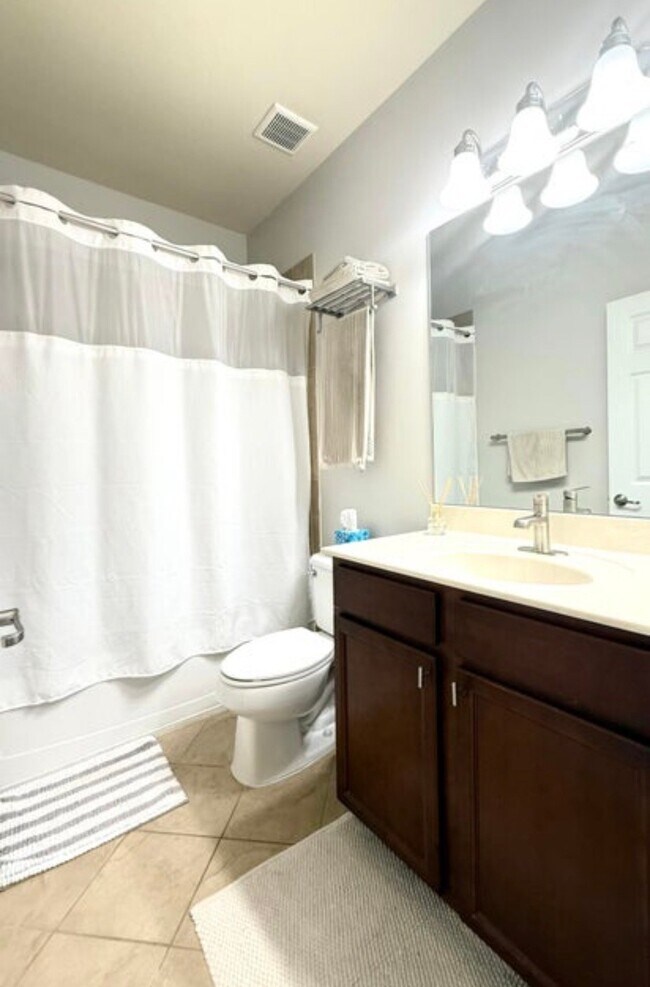 Building Photo - 10361 Wellington Parc Dr
