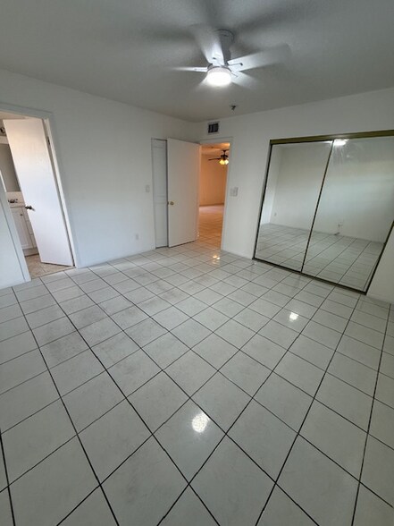 Building Photo - 1020 N 18th Ct