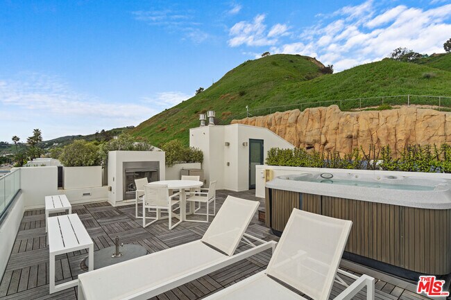 Building Photo - 22065 Pacific Coast Hwy