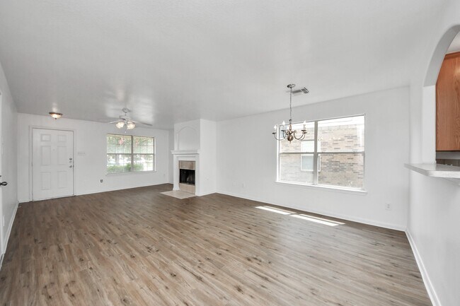 Building Photo - 9638 Brenthaven Springs Ln