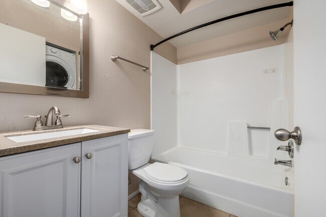 Building Photo - 286 W Palomino Dr