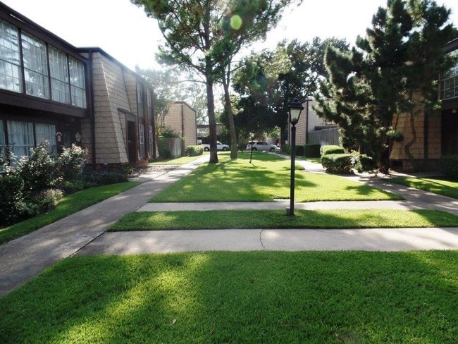 Building Photo - 10138 Beekman Pl Dr