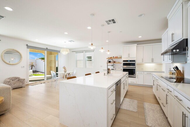 Building Photo - 51726 Via Santero