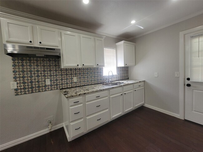 Building Photo - 1225 Blalock Ave