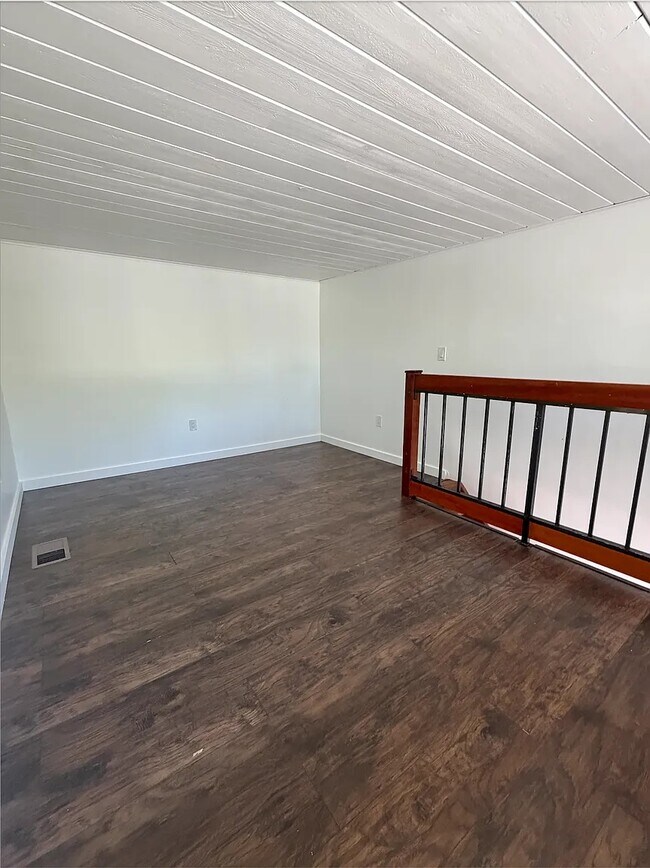 Building Photo - 6432 Sawmill Ln