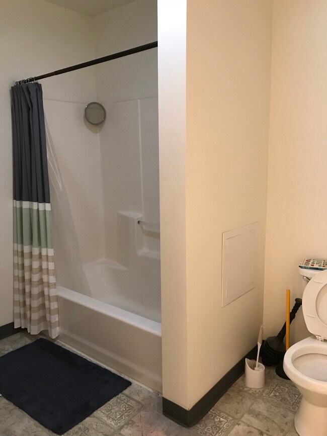 Building Photo - 875 Willard St