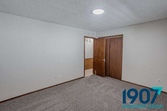 Building Photo - SPECIAL OFFER! Move In Now & Get 50% Off Your First & Second Month's Rent!  Spacious 5-Bedroom Ho...