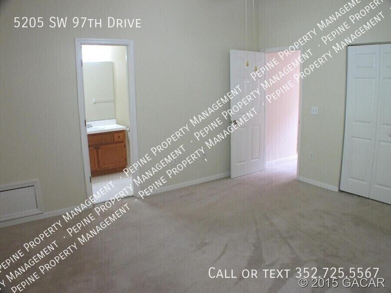 Building Photo - 5205 SW 97th Dr