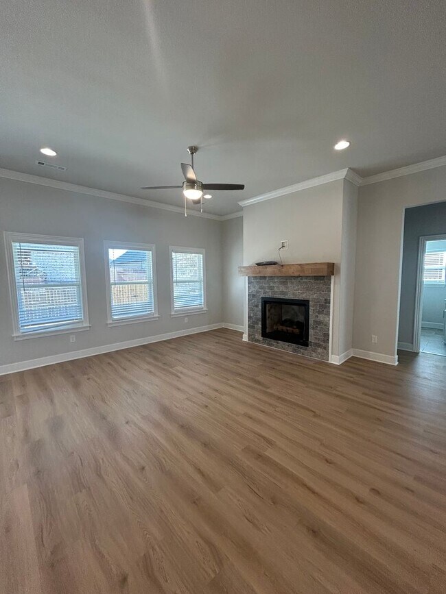 Building Photo - Beautiful Bentonville Home! 4 Bedrooms, 2.5 Bathrooms!!