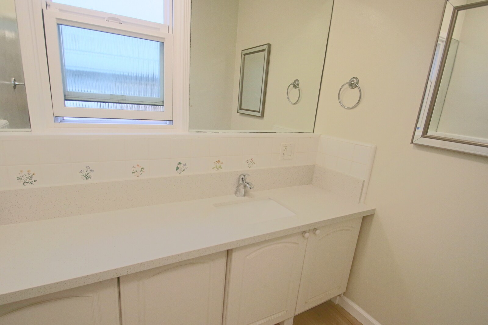 Building Photo - 126 8th St