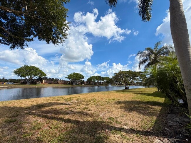 Building Photo - 731 Springdale Cir