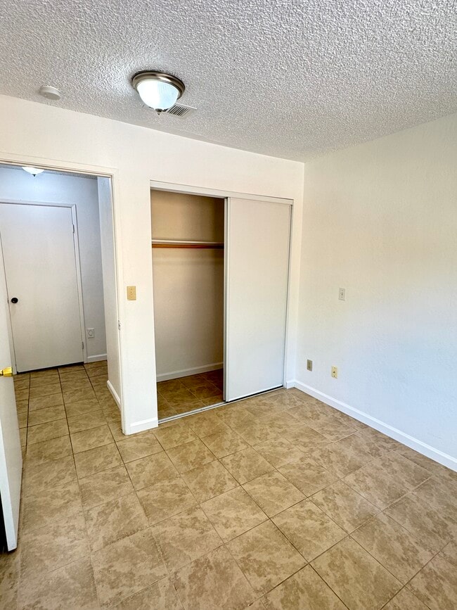 Building Photo - 2412 Sequoia Dr