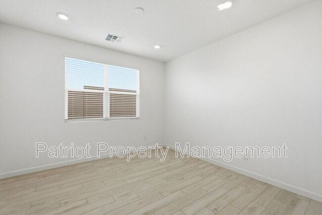 Building Photo - 6922 W Buckhorn Trail