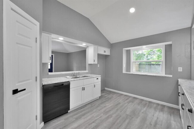 Building Photo - 22603 Pebworth Pl