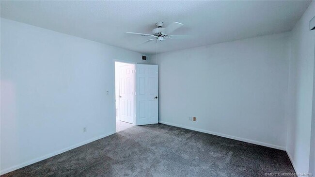 Building Photo - 2929 SE Ocean Blvd