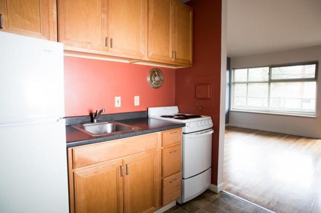 Building Photo - 1 bedroom in Seattle WA 98105